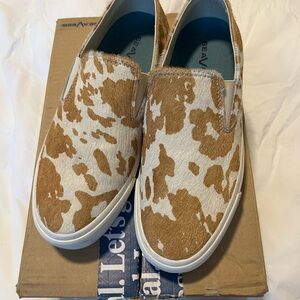 SeaVees Tan and White Slip-On Shoes